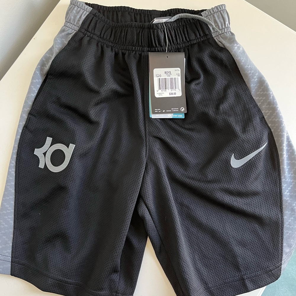 Nike boys Dri-fit shorts size XS NWT